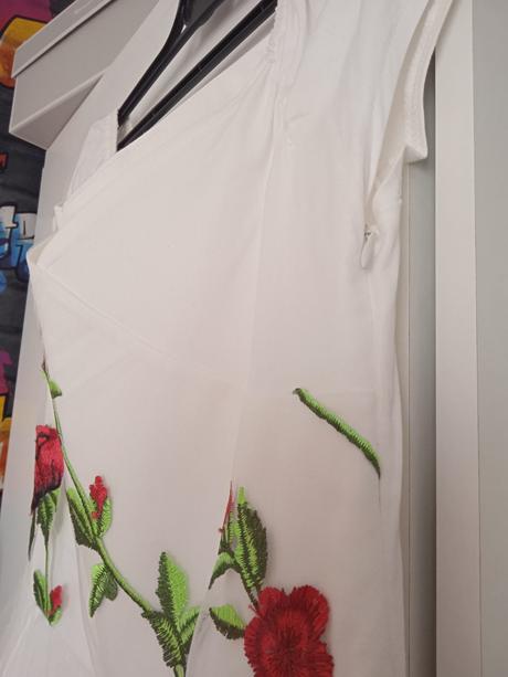 Biele šaty s ružami l, l