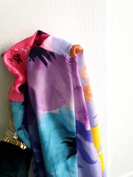 Kvetované šaty uni,