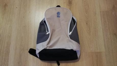 Béžovo sivý ruksak,