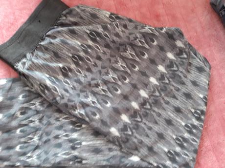 Saténové nohavice, 