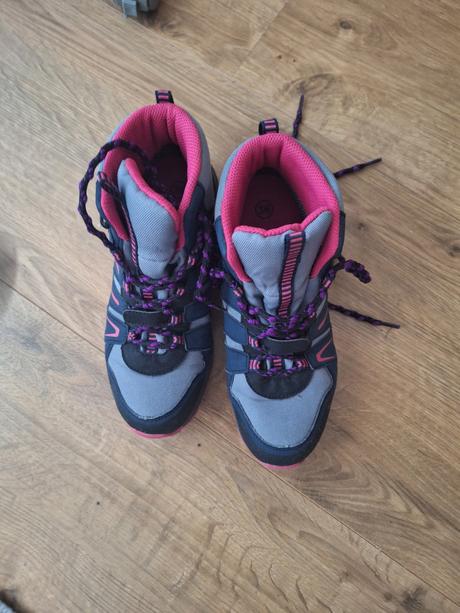 Turisticke topanky, 36