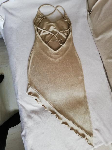 Krásne zlaté šaty, s