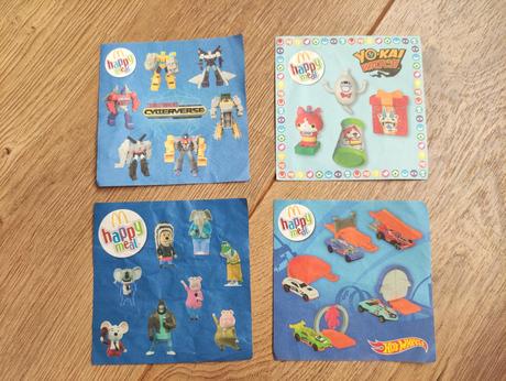 Papieriky z happy meal mcdonald,