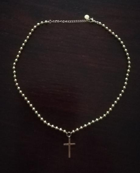 Retiazka s krížikom,