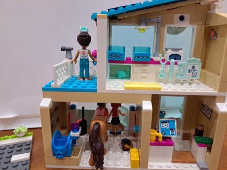 Lego friends 41446 veterinarna klinika v mestečku, 