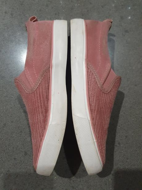 Slip on, reserved,36