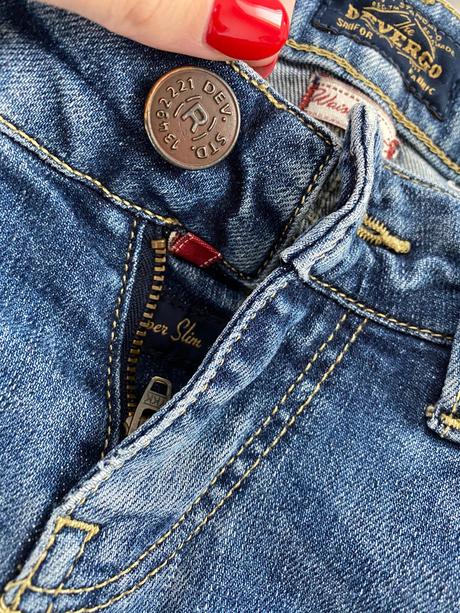 Devergo džínsy, 26