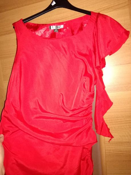 Syto červené asymetrické šaty s, s