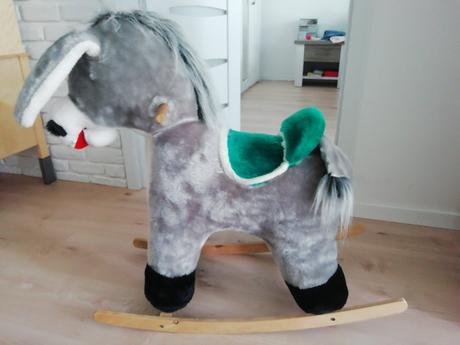 Krasny hojdaci oslik, 