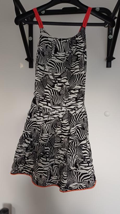 Divčenské šaty, marks & spencer,128