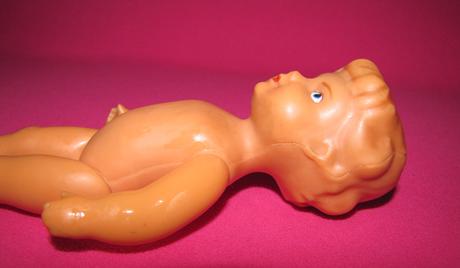 Retro bábika pavlínka, 