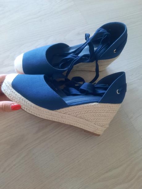 Sandále so šnurovaním, 40