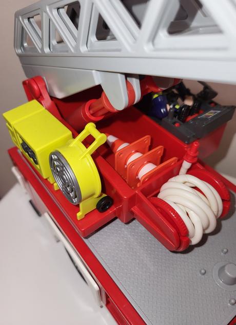 Playmobil 9463 + 9093 + iné - hasiči a auto, 
