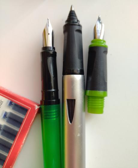 Bombičkové perá aj s náplňami, 