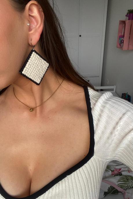 Folk náušnice  krížiková výšivka, 