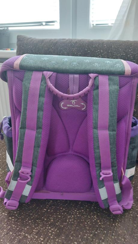 Dievčenská školská taška s peračníkom,