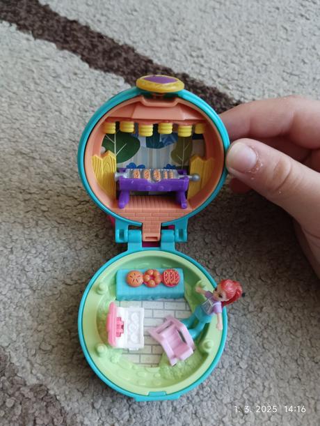 Mini polly pocket,