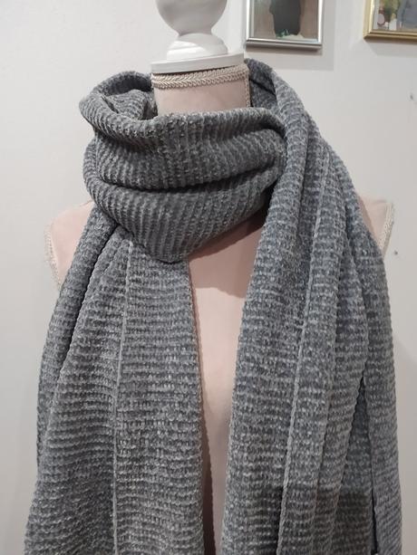 Dlhý žinilkový šál, 