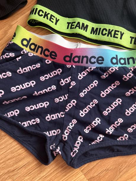 Tričko a kraťasy 8-9 r, 134