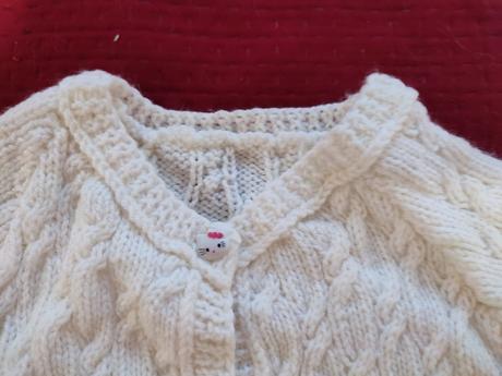 Svetrík s gombikmi hello kitty, 116