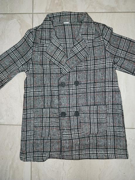 Károvaný kabátik, 110