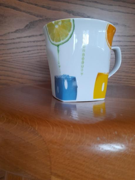 Šálka s motívom ovocia, 