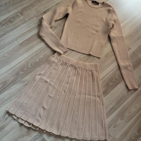 S bezovy set svetrik+ sukna, s