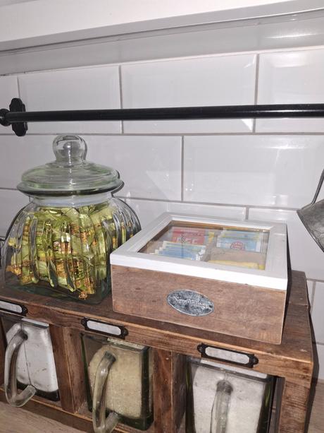 Drevená vidiecka, vintage krabička na čaje,