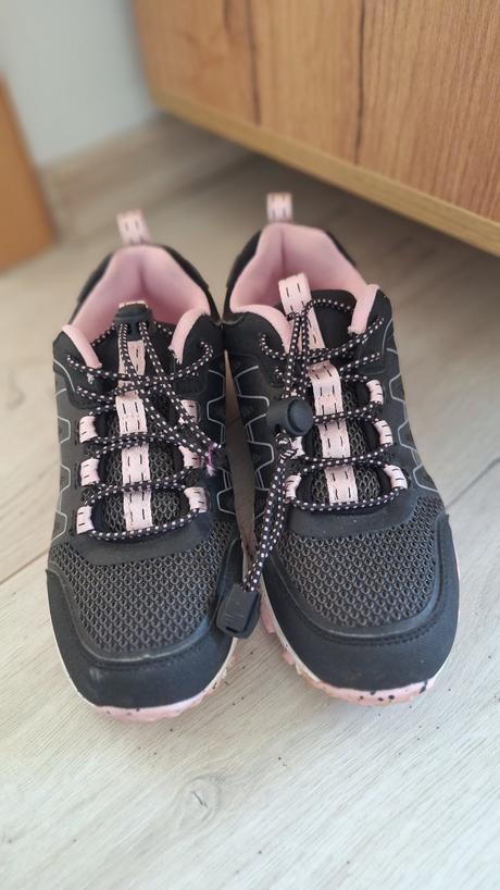 Trekové topanky, 34