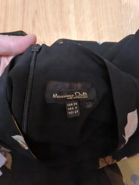 Šaty čierne s kvetmi, 36