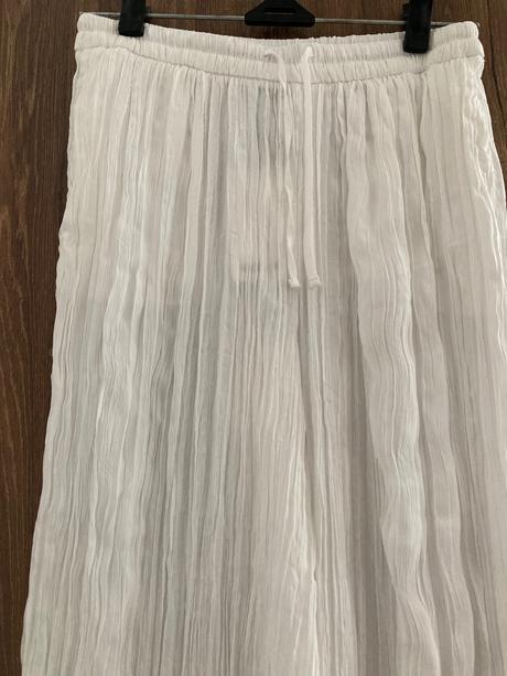 Široké biele nohavice, bershka,m