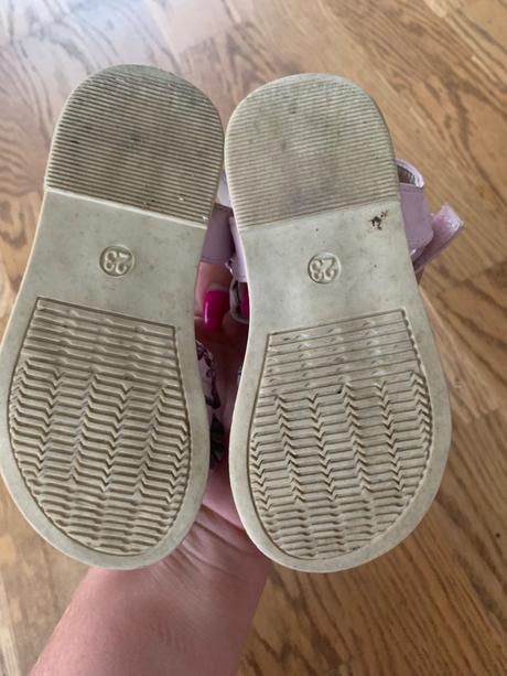 Dievcenske kozene sandalky, 23