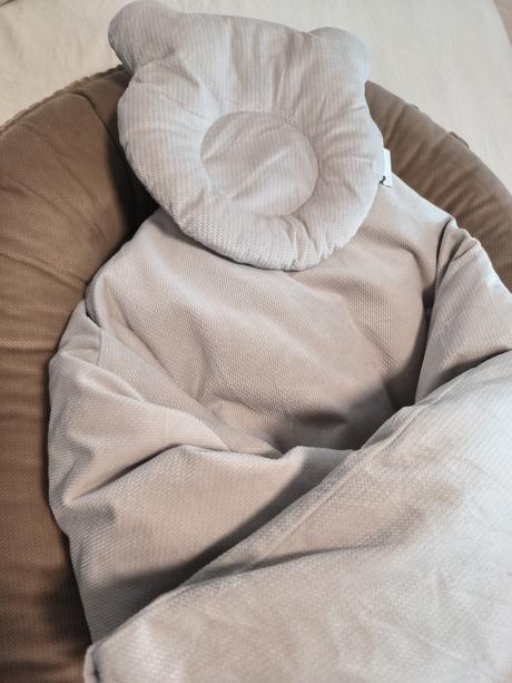 Páperova zavinovačka s hniezdom, 