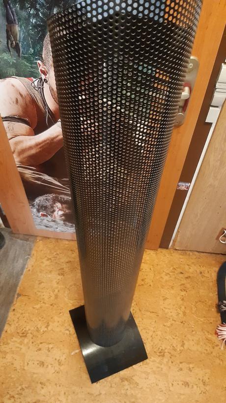 Predám železný stojan na cd výška160cm., 