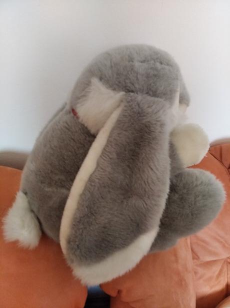 Veľký plyšový zajacik,