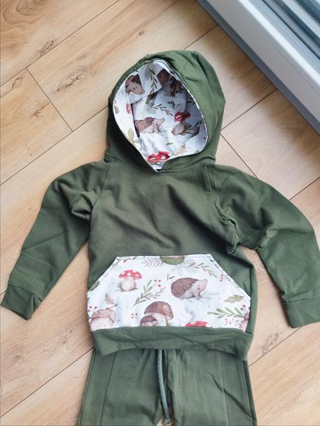 Mikina + tepláky s jesenným motivom veľkosť 110/11, 110