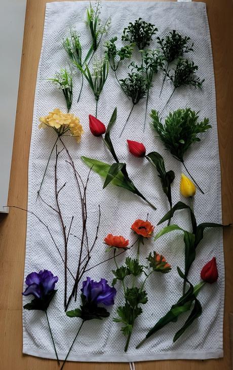 Umelé kvety+košík +vtáčik, 