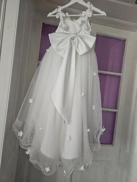 Šaty na 1.svate prijimanie, 140