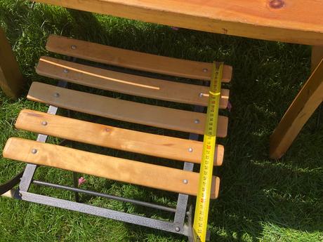 Zahradny stol + 4 stolicky,