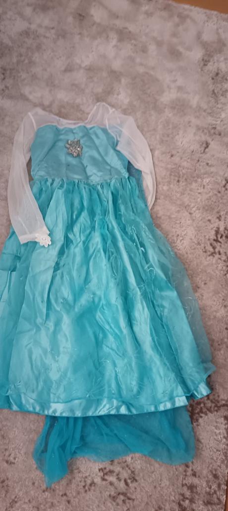 Šaty frozen s vlečkou,