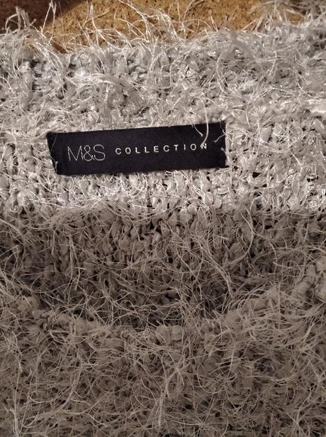 Krásny strapatý, strieboro-šedý pulóvrik, marks & spencer,l