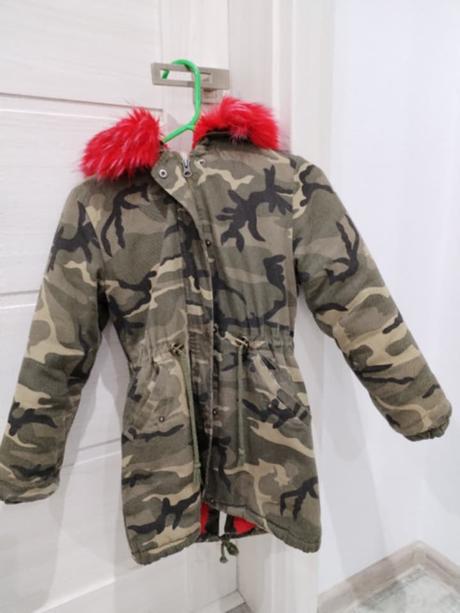 Maskáčová bunda, parka- 140 s červenou kožušinkou, 140