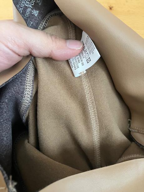 Koženkove nohavice, 158