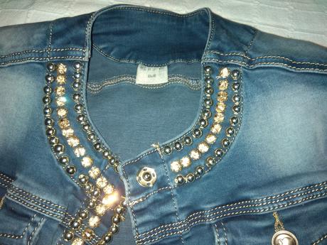 Krátka rifľová bundička so zlatým zdobením, m