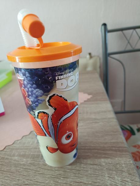 Pohár na pitie so slamkou pre deti, 