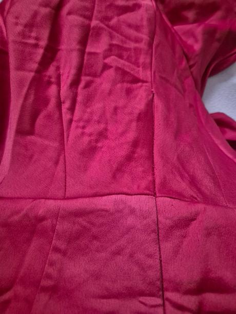 Elegantné lesklé šaty, m