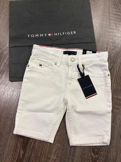 Tommy hilfiger nove biele riflove kratasy č.110, tommy hilfiger,110