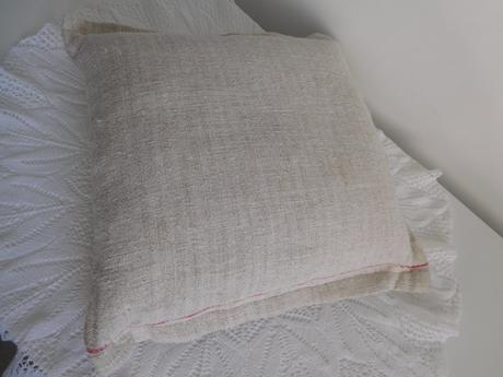 Vankúše menšie , vačšie, podlhovasté,, 