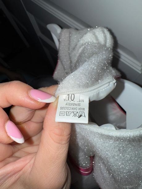 Slávnostné šaty, 140