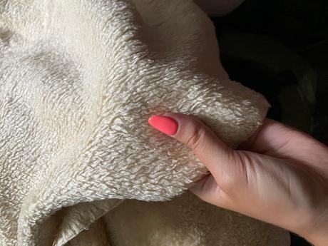 Béžová prikrývka, 